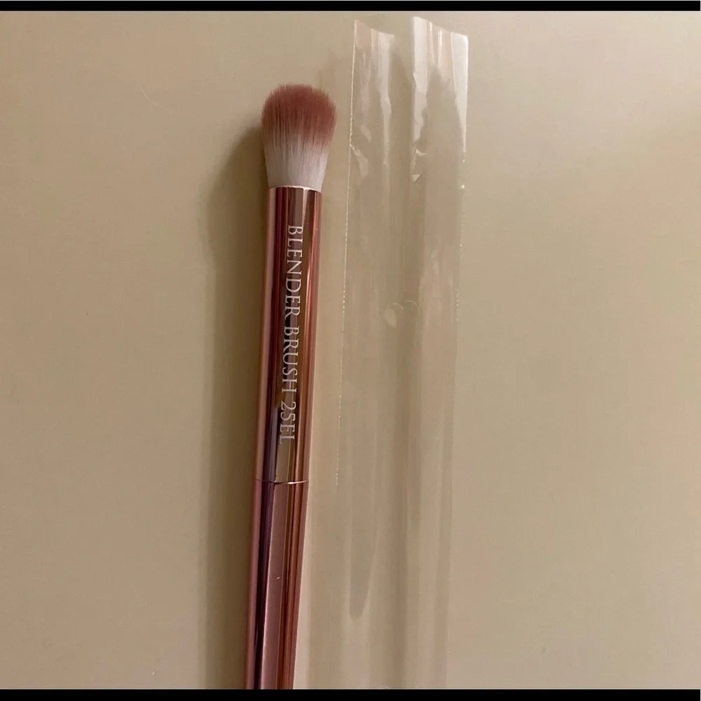 “F.A.R.A.H” 25EL Blender Brush